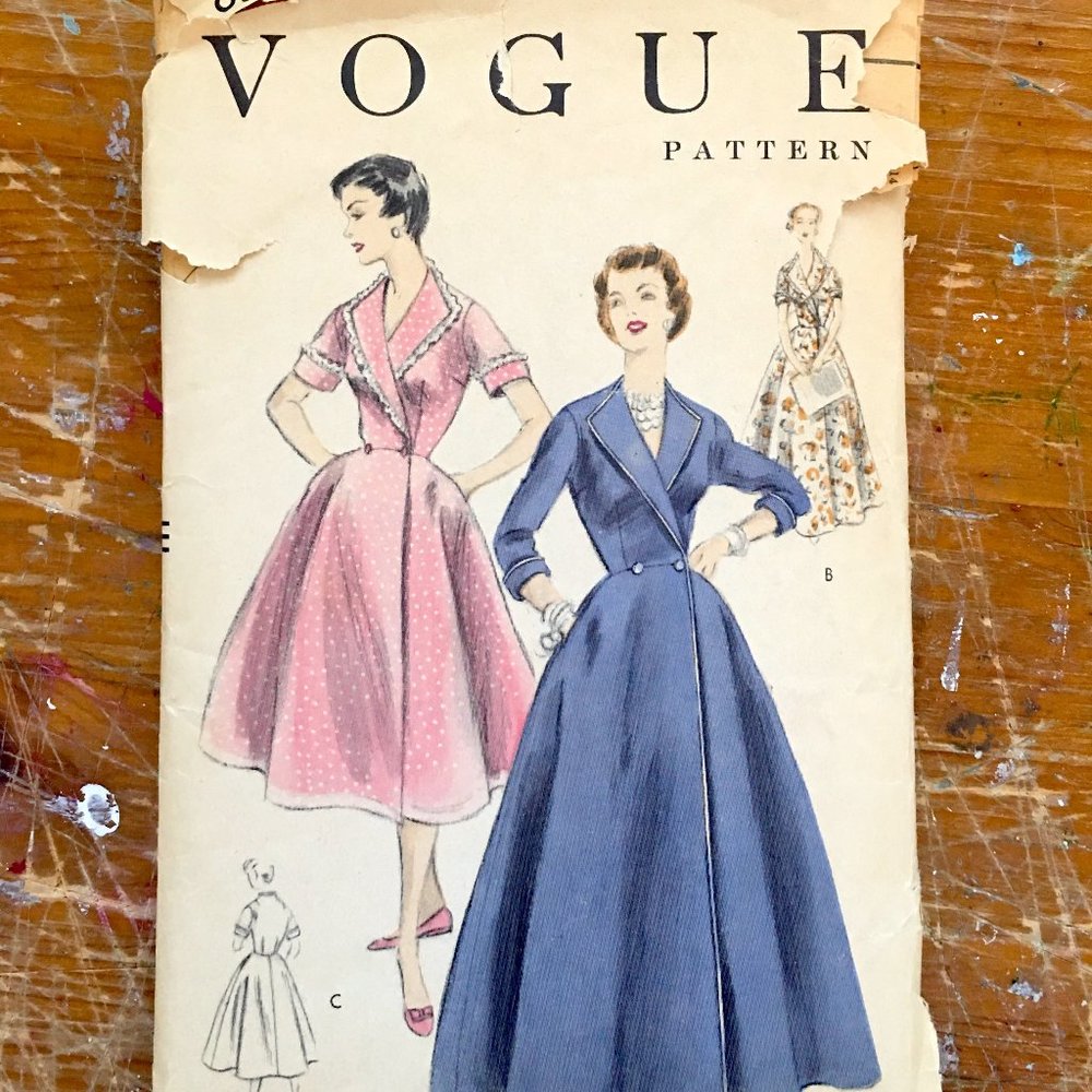 Vintage Vogue Sewing Pattern 8343, Misses Housecoat, 30" Bust, Rare